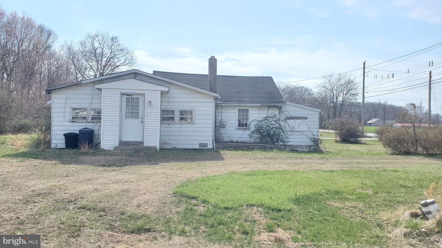 976 Warburton Road
