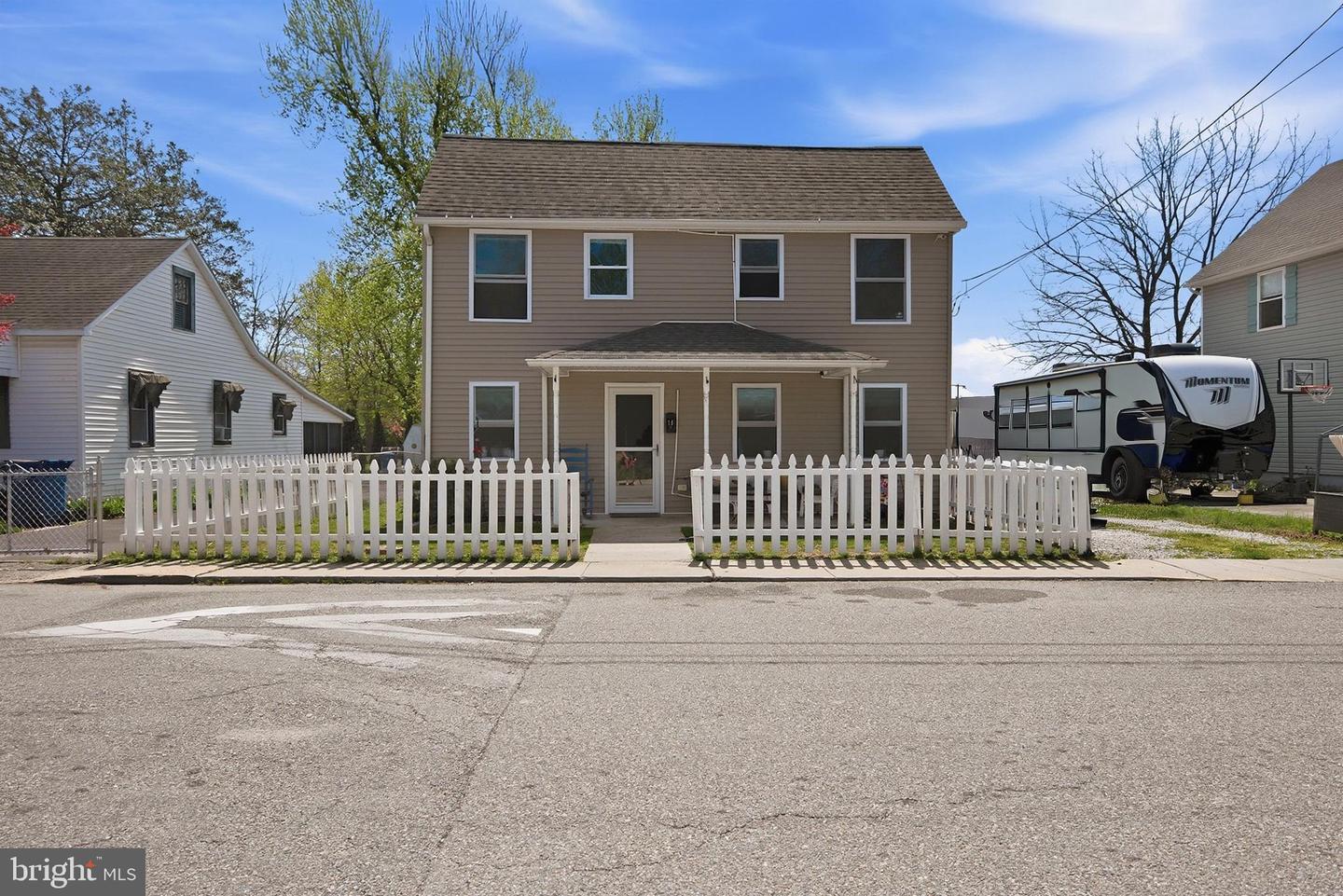 14 W Walnut Street, North East