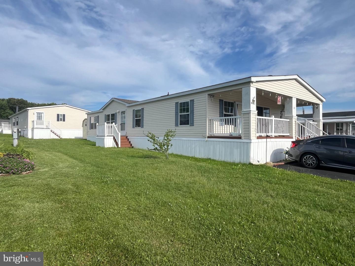 10 Queen Eleanor Drive