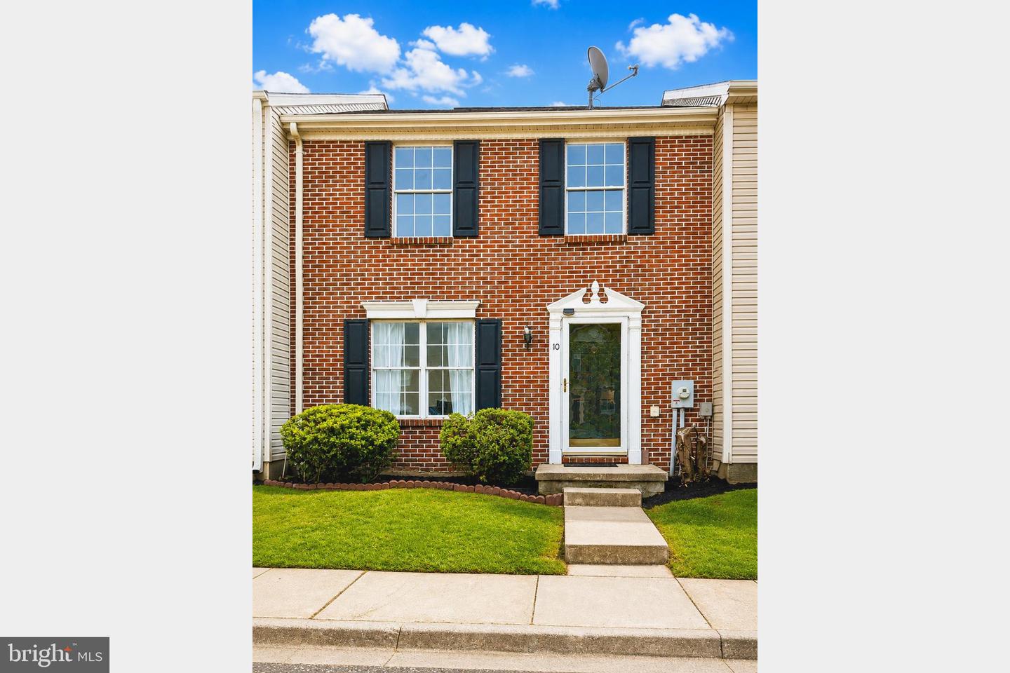 10 Hickory Lane