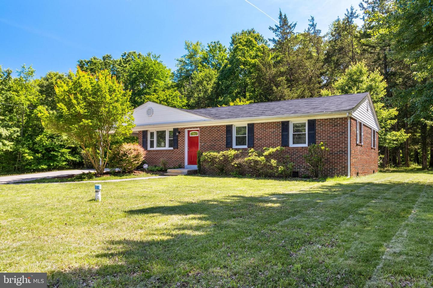 8325 Warren Drive, Pomfret