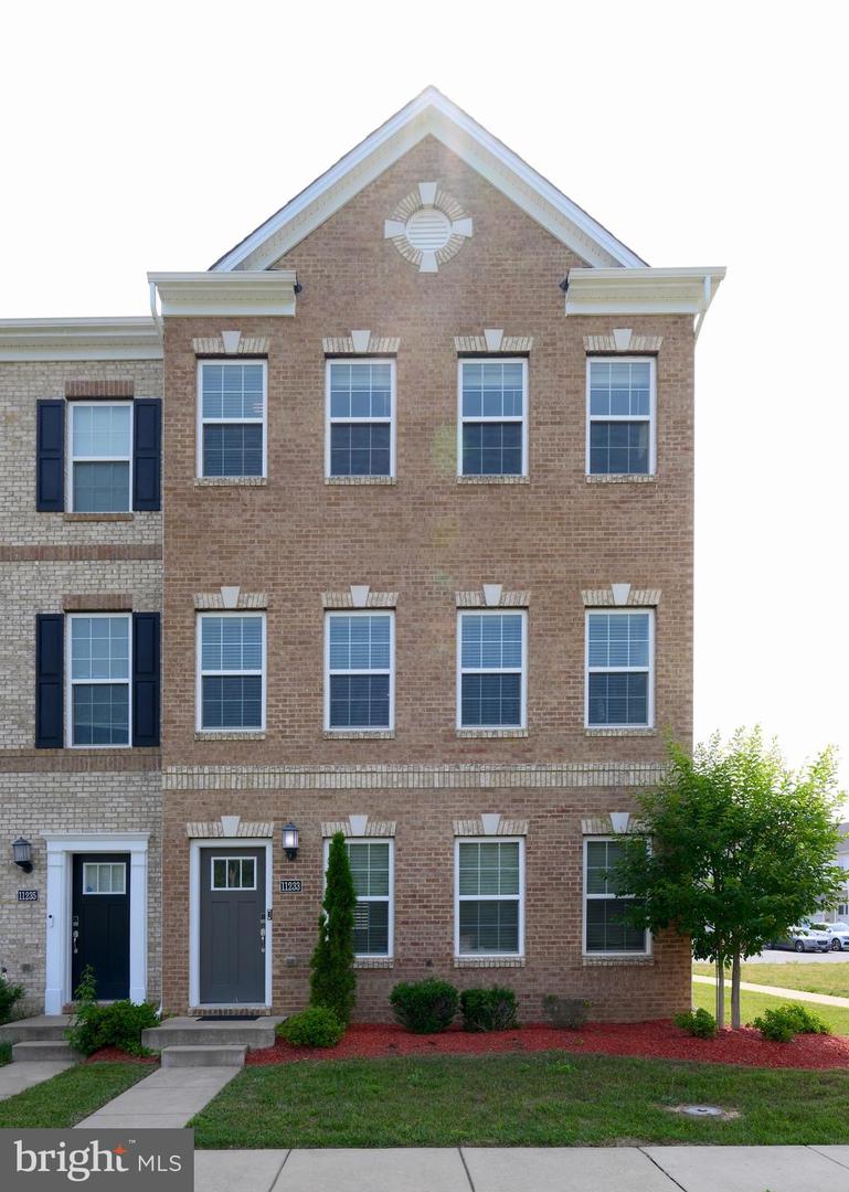 11233 Thackeray Lane, White Plains