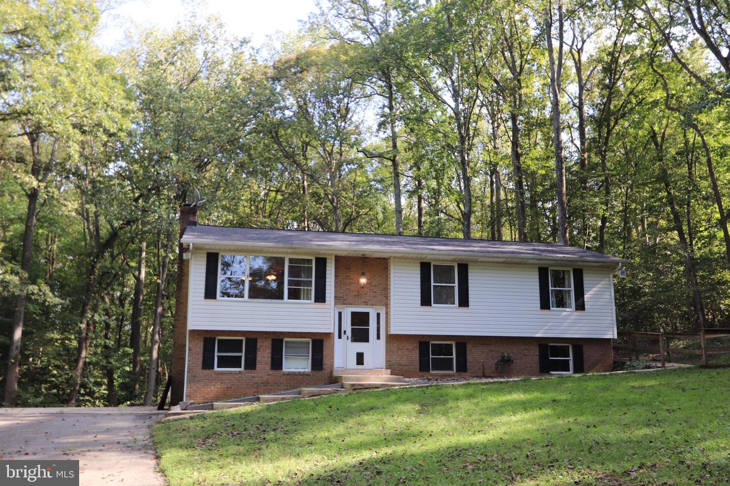 8798 Gunston Road, Welcome
