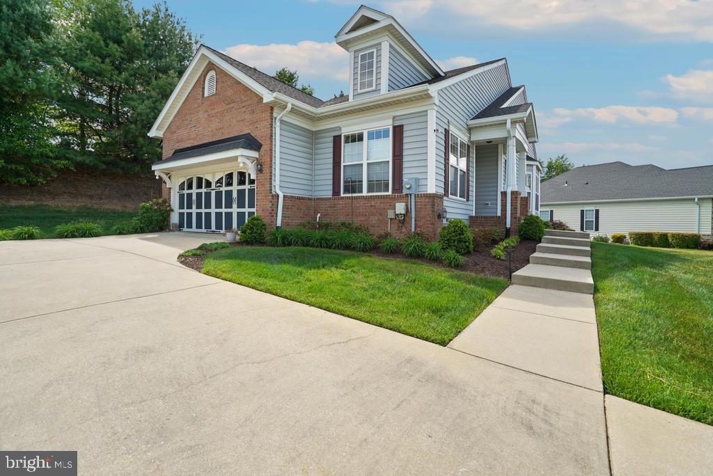 120 Hawthorne Greene Circle