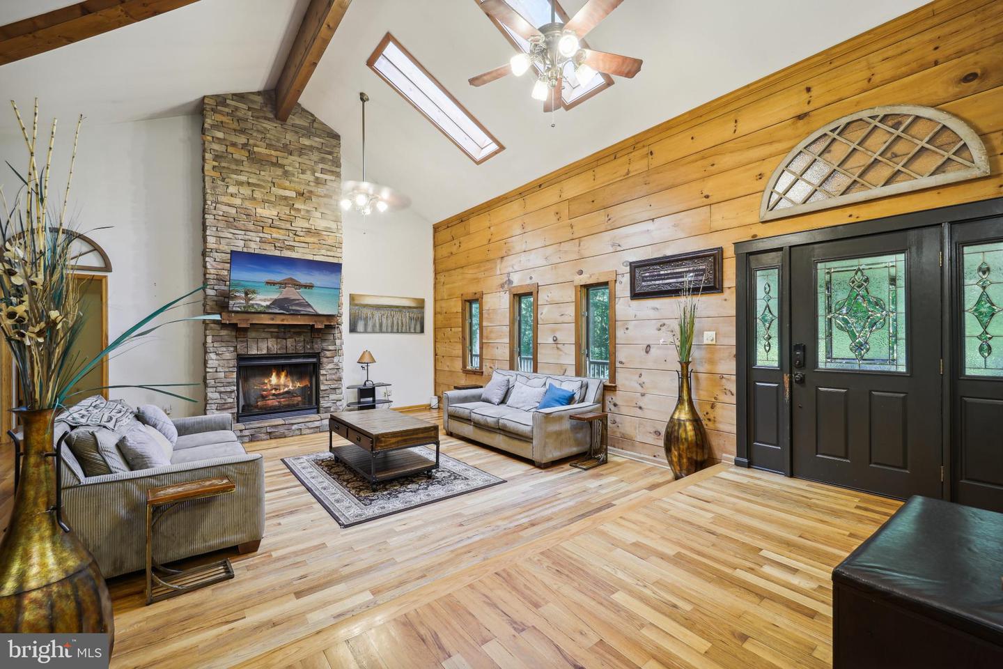 8535 Acoustic Lane