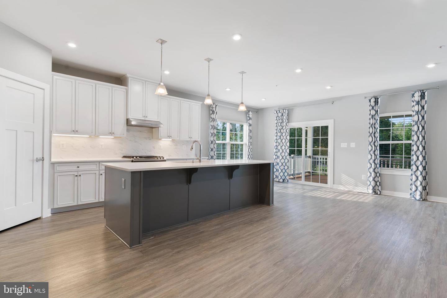 10602 Starfire Ln