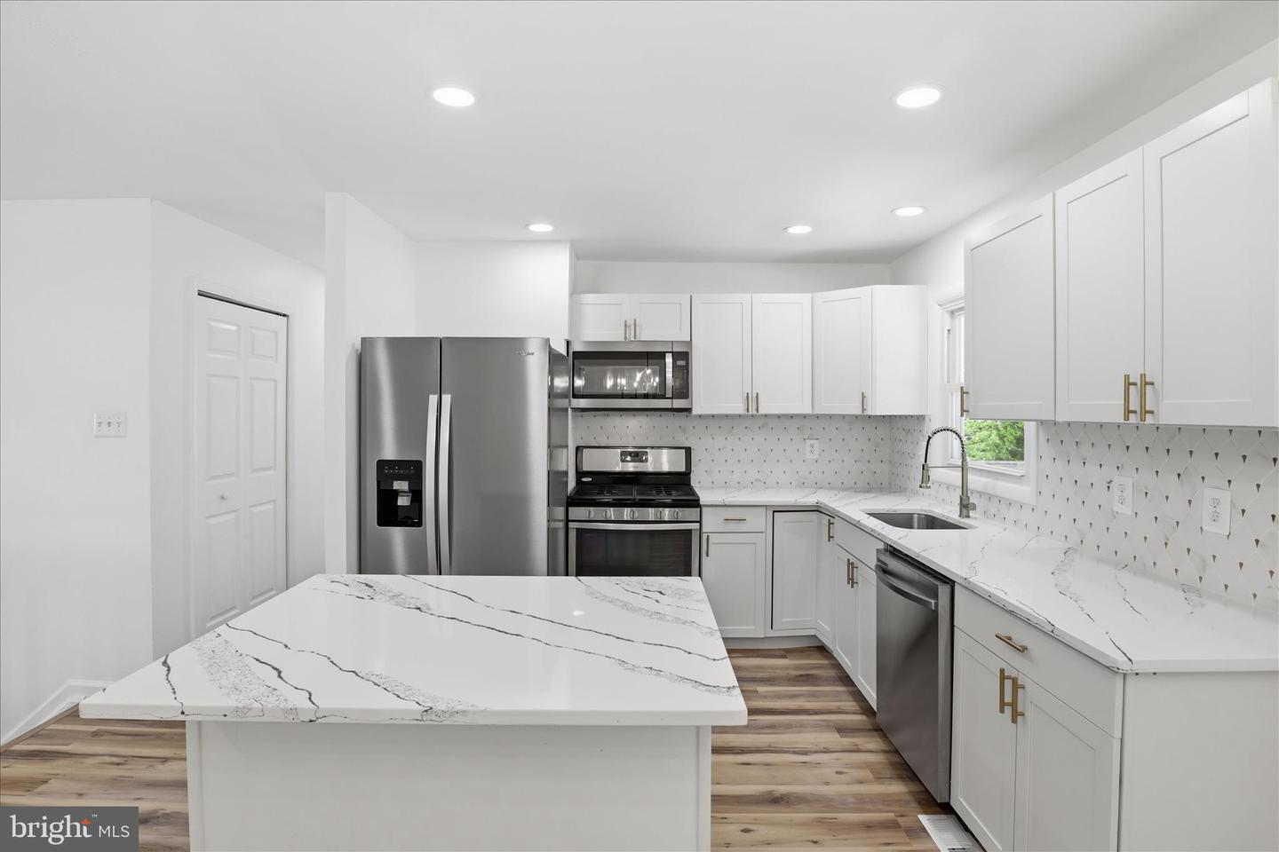 818 Copley Avenue, Waldorf