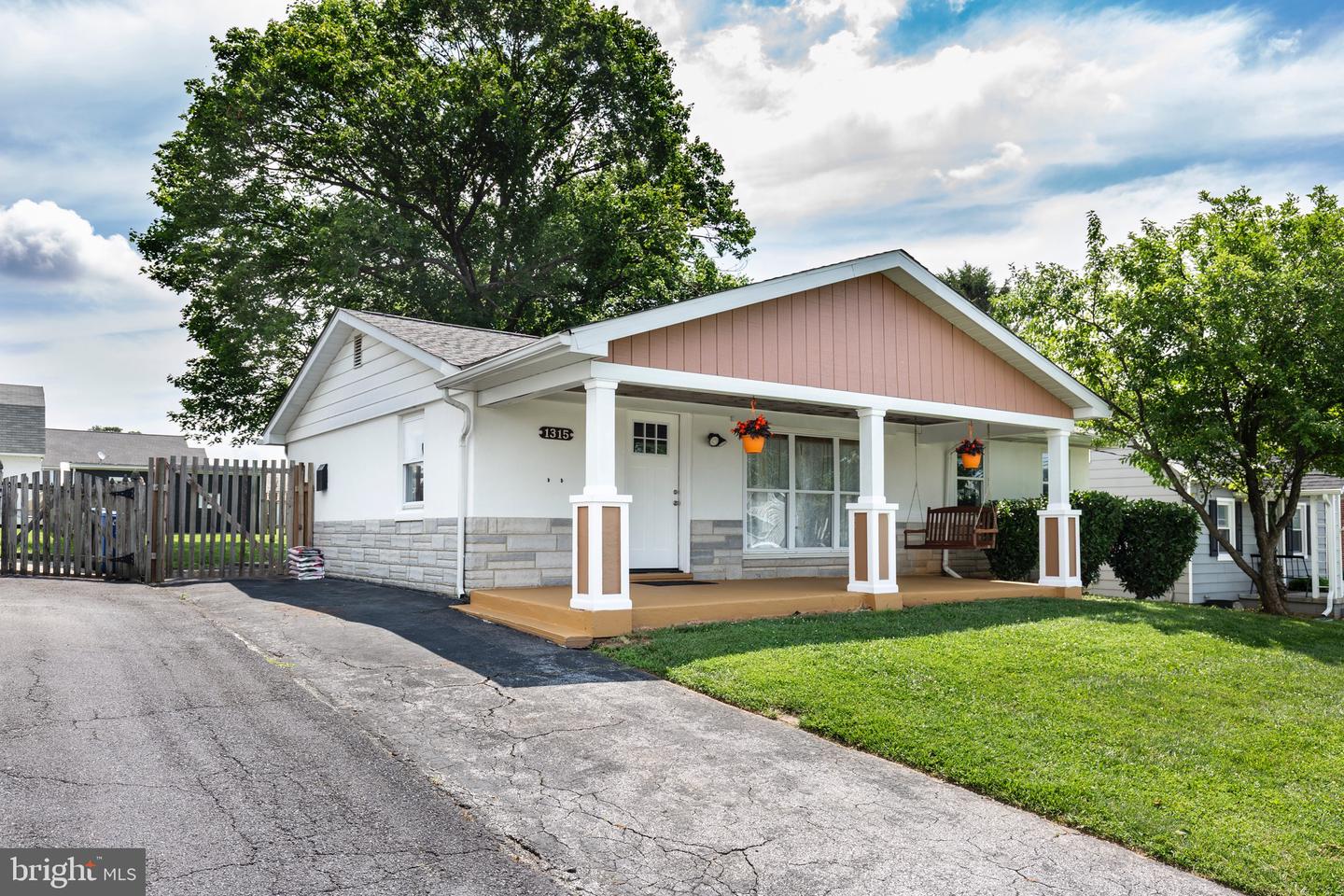 1315 Hillcrest Street, Hampstead