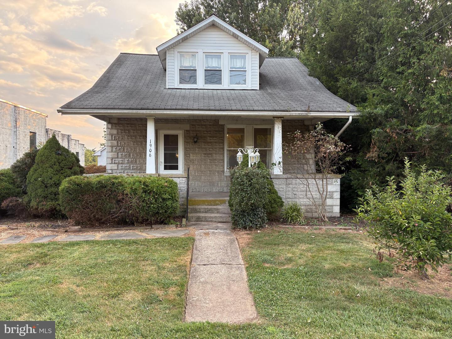 1906 Hanover Pike, Hampstead