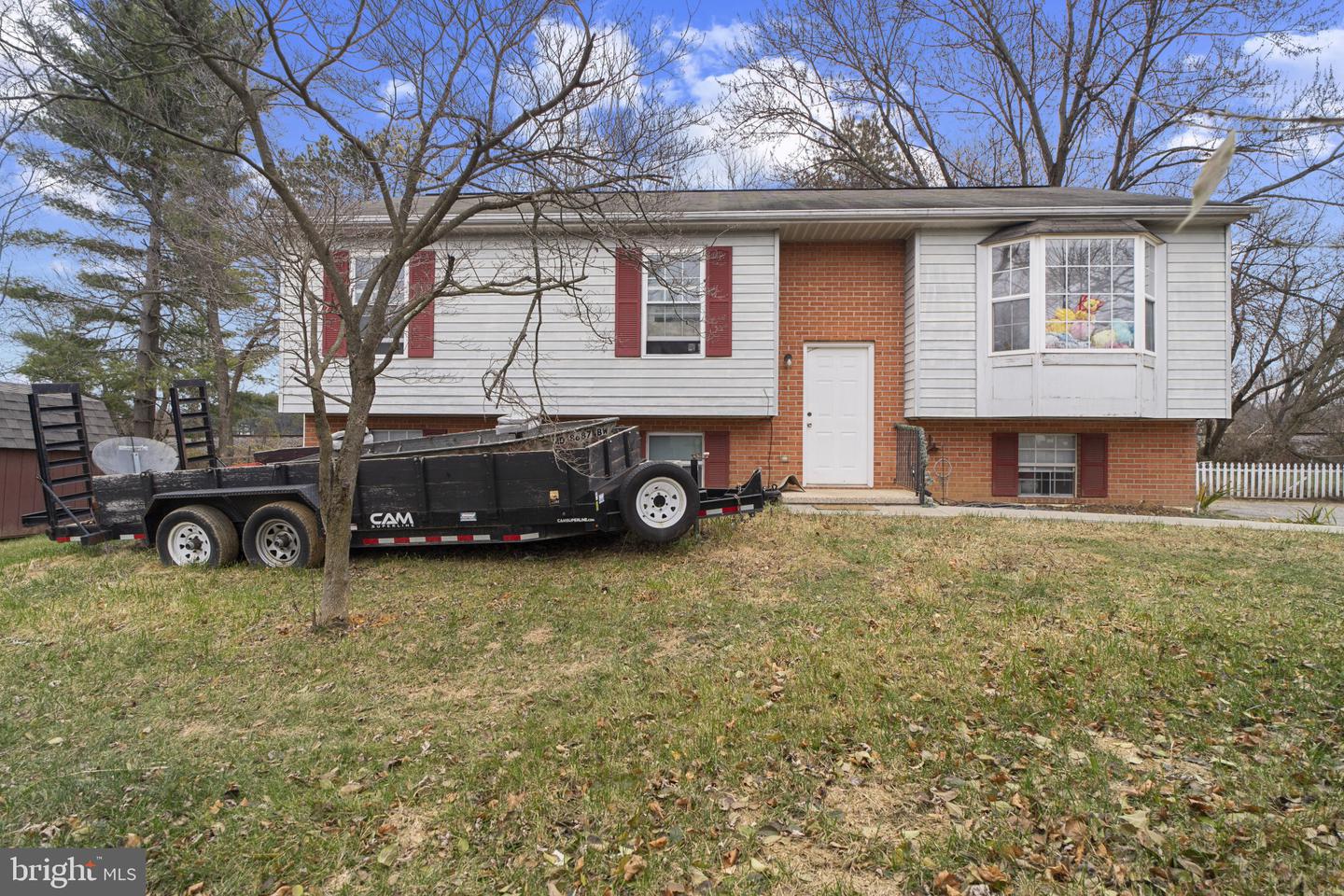 1909 Hanover Pike, Hampstead