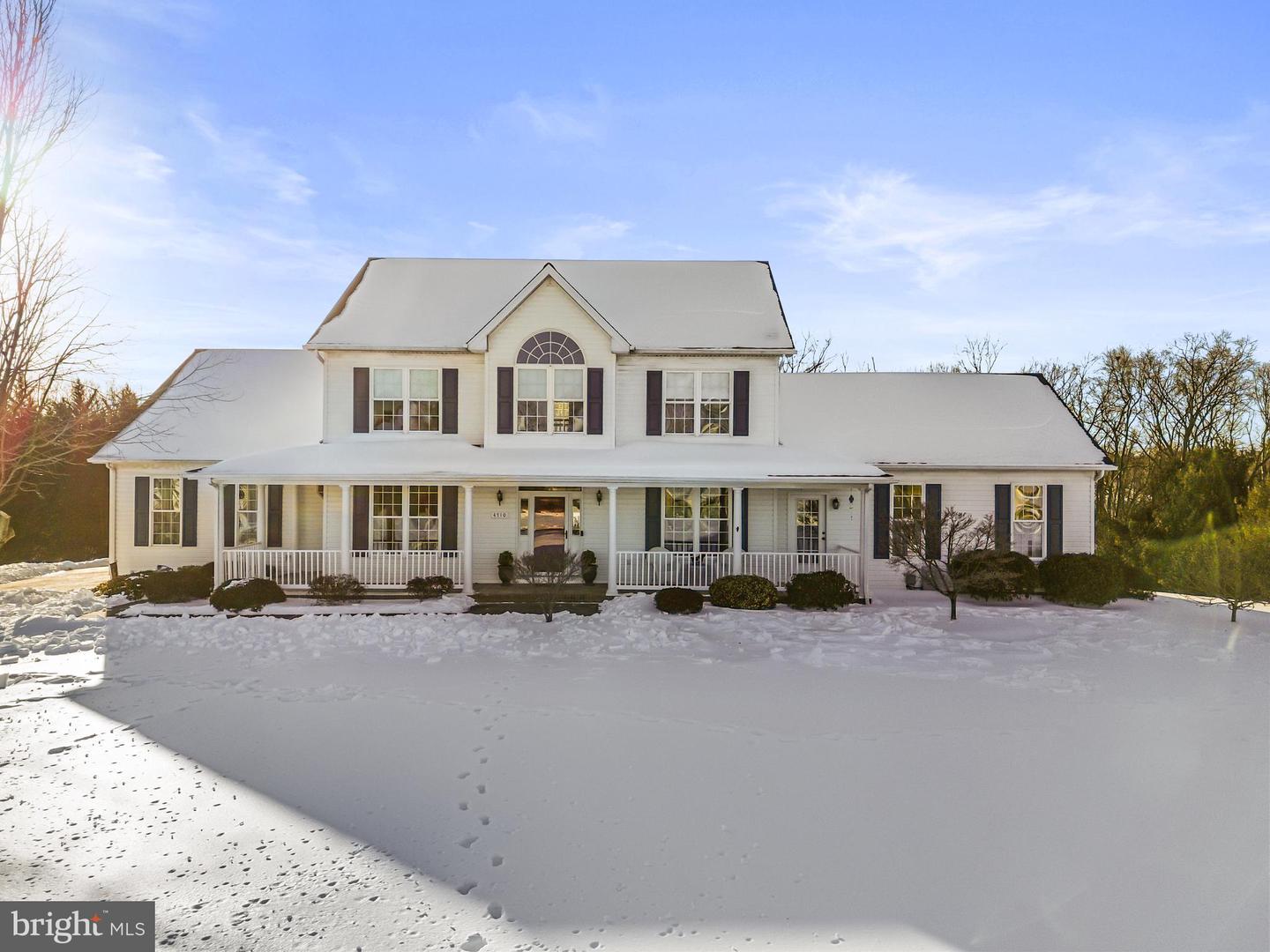 4710 Gold Finch Drive, Hampstead