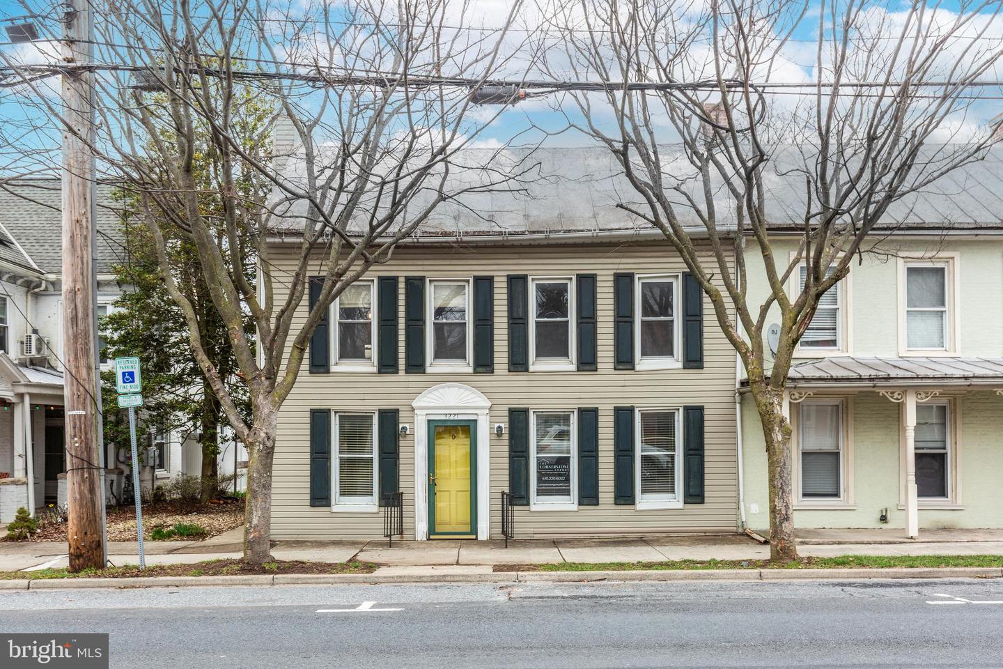 3221 Main Street, Manchester