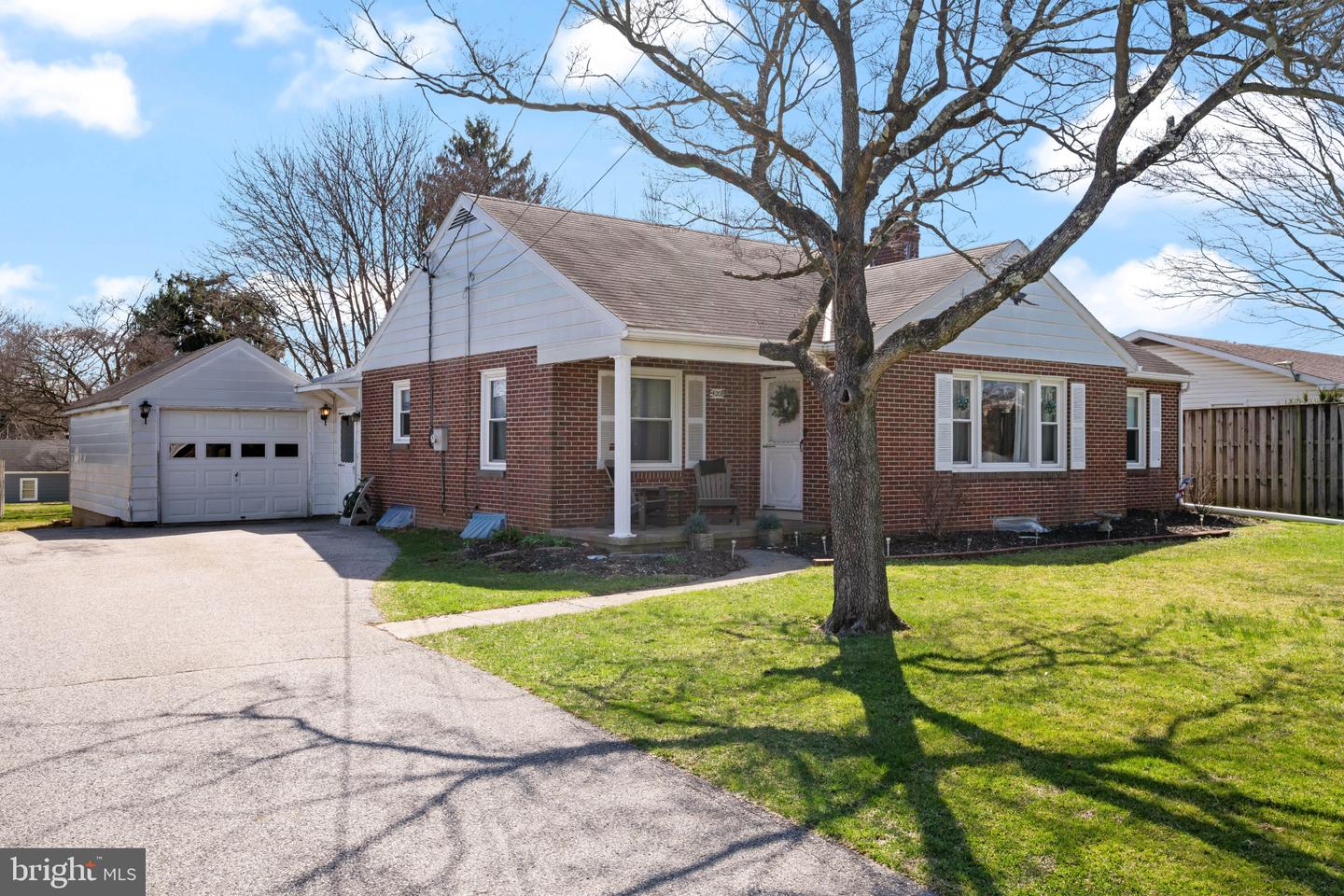 4207 Ralph Avenue, Hampstead
