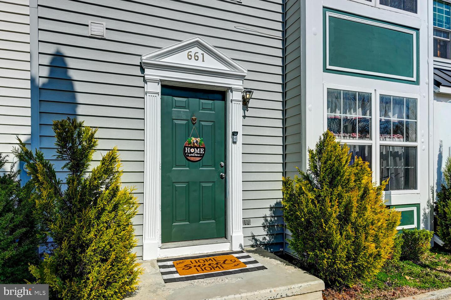 661 Boxwood Drive, Hampstead