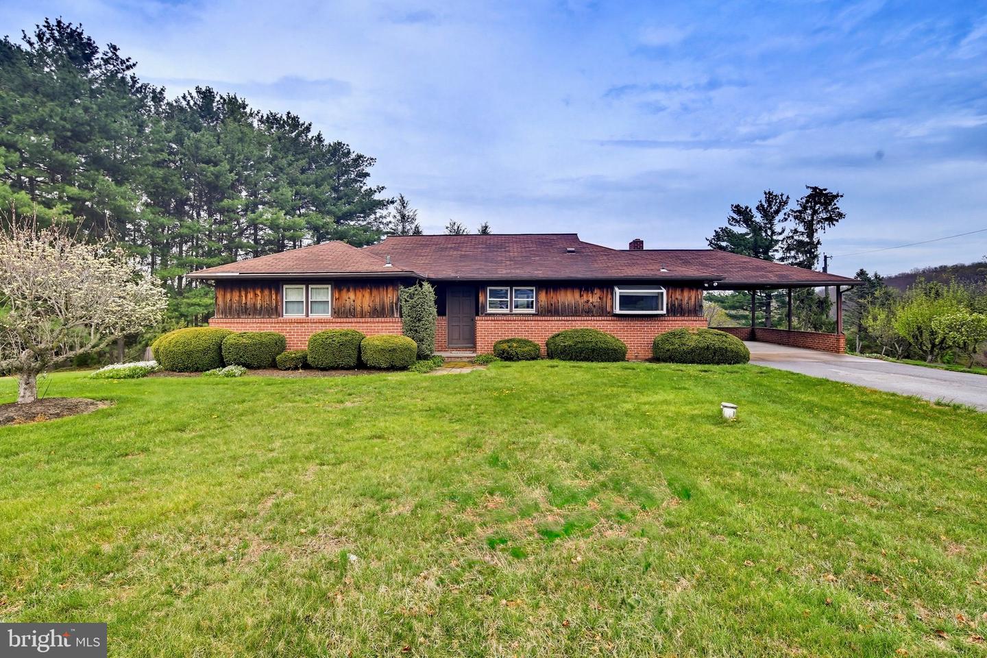 922 Gahle Road, Westminster