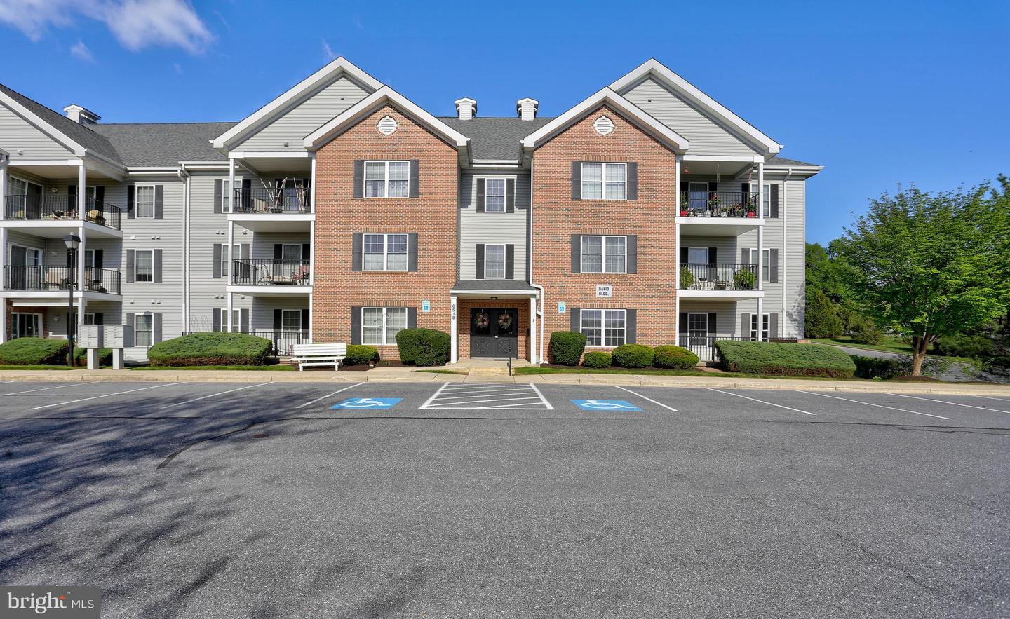 6518 Ridenour Way E #1d, Sykesville