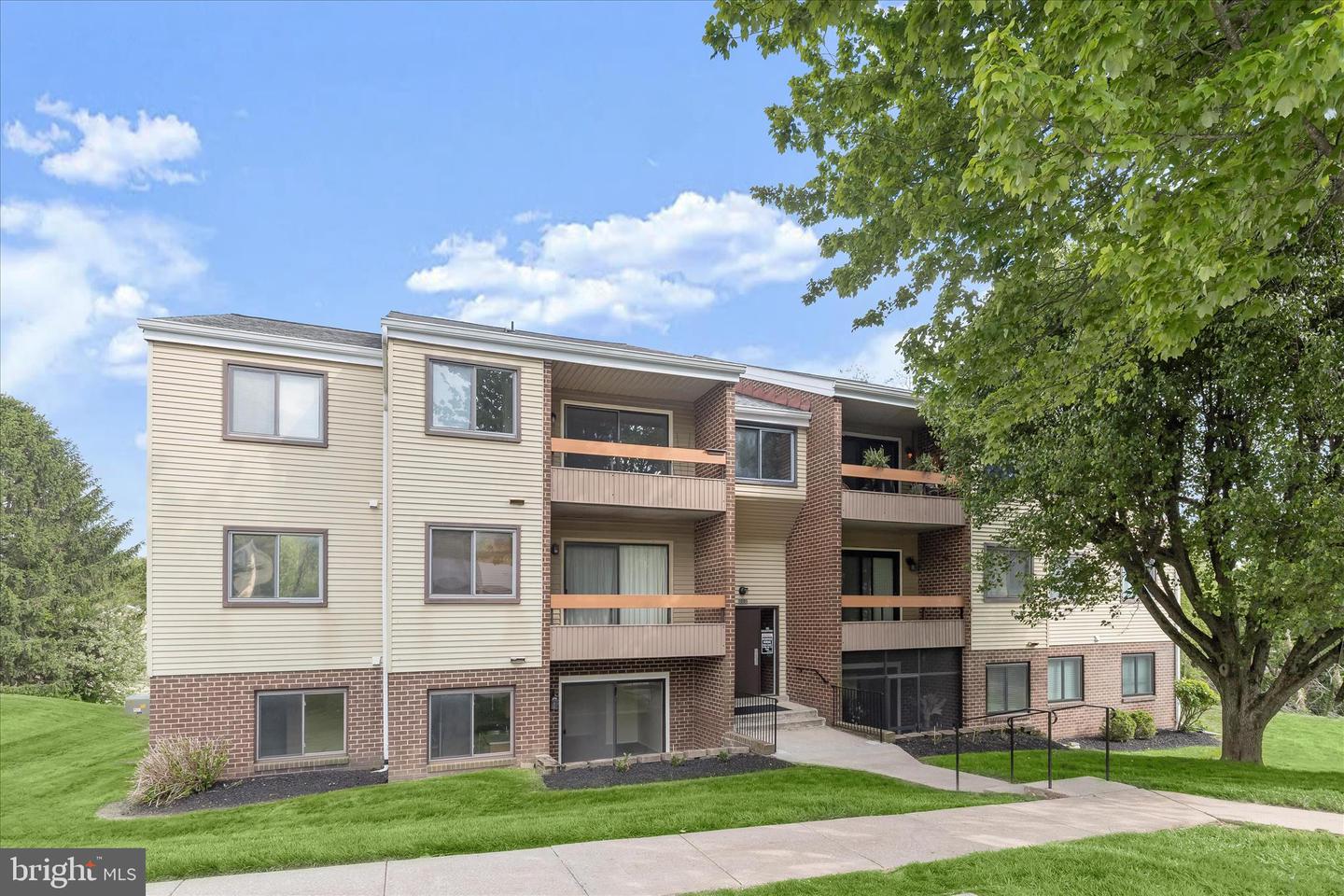 1001 Scarlet Oak Court #2b, Hampstead