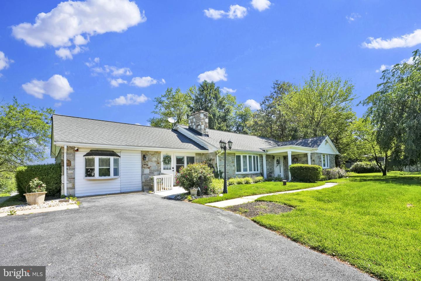3300 Hawks Hill Rd