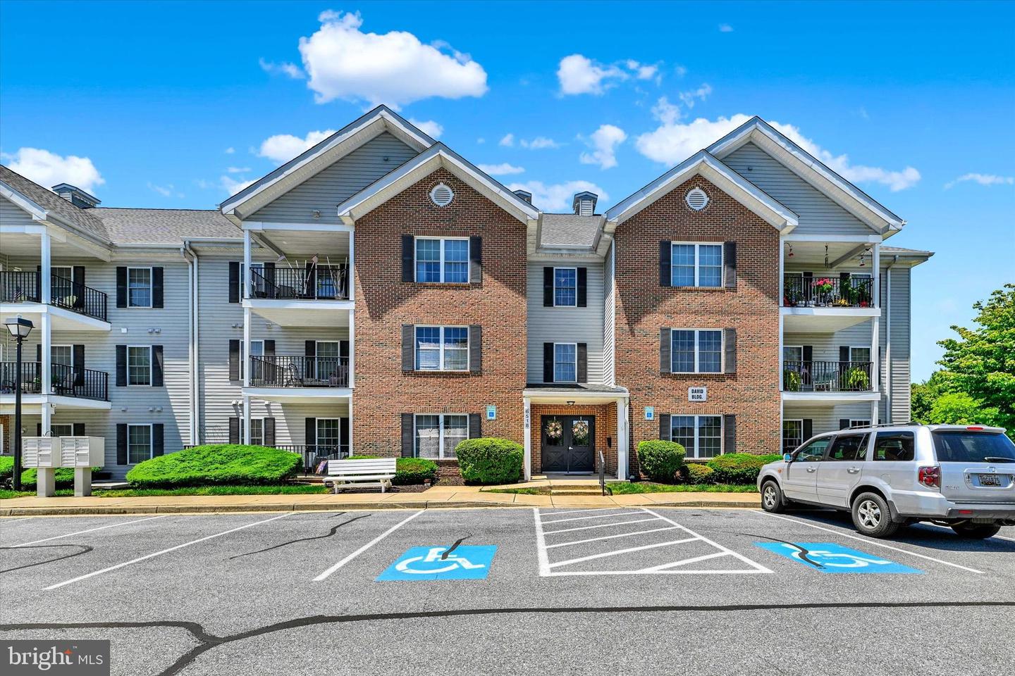 6518 Ridenour Way E #1c, Sykesville
