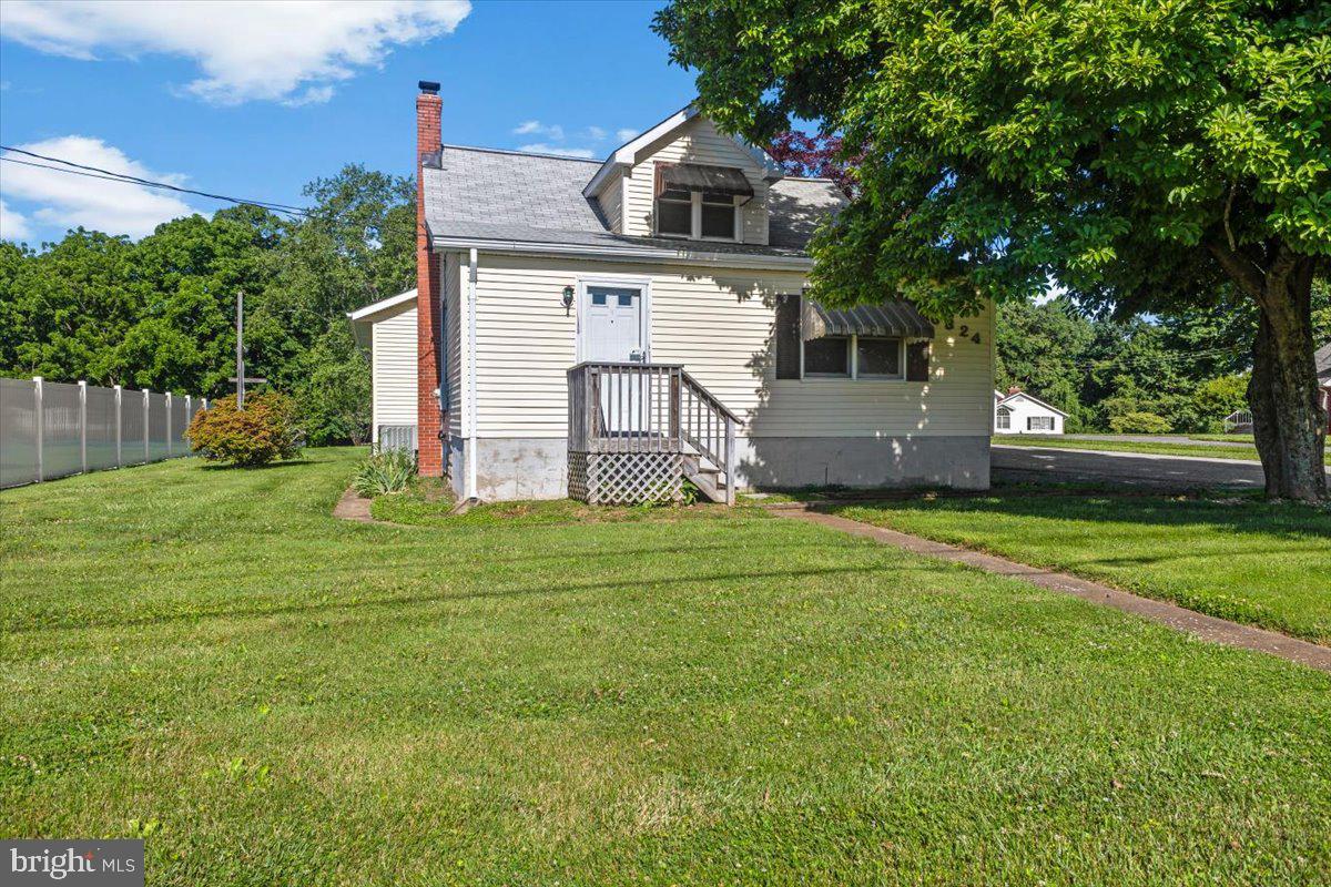 6824 Woodbine Road, Woodbine