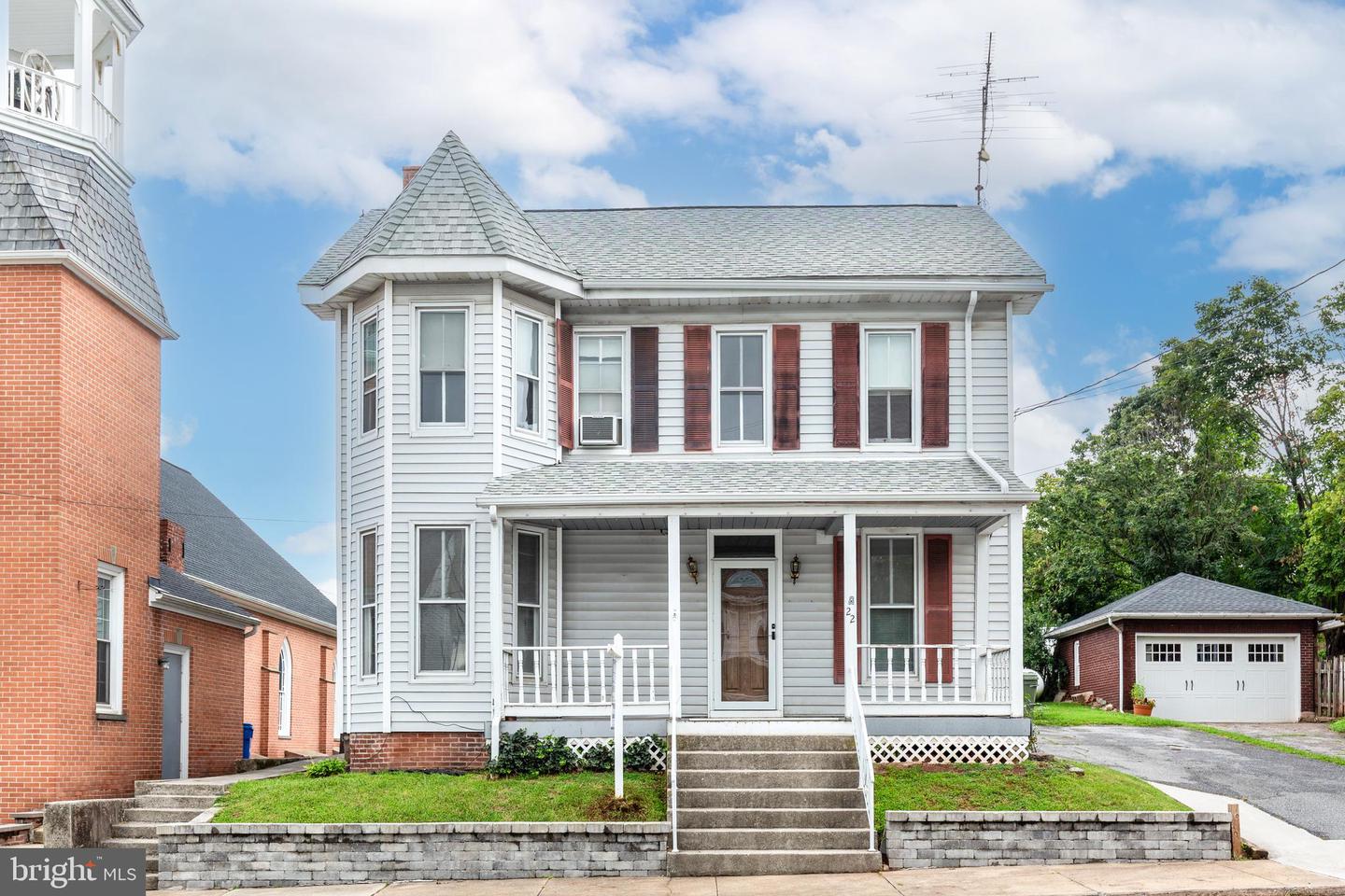 22 Middle Street