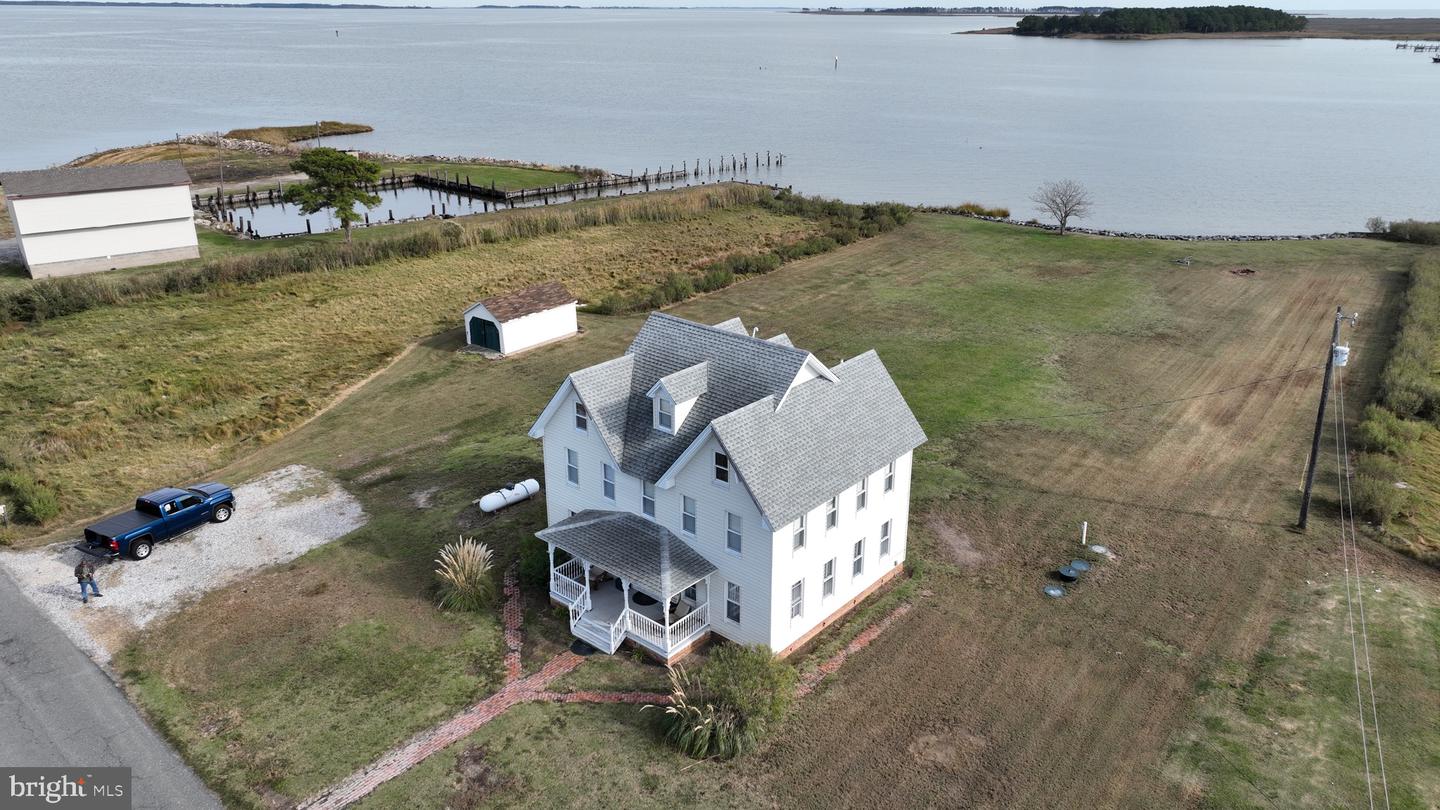 1632 Steamboat Wharf Road S