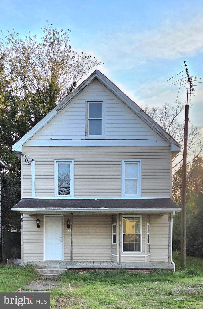 212 Main Street S