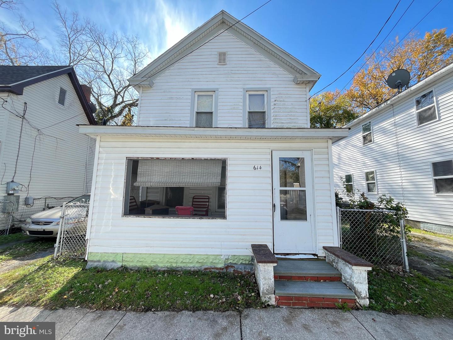 614 Douglas Street