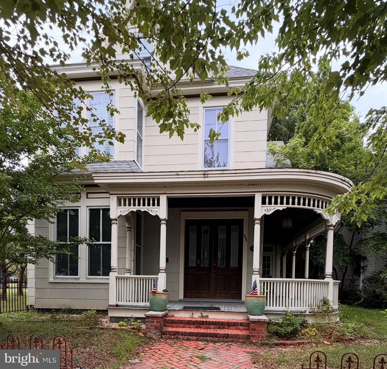 903 Locust Street