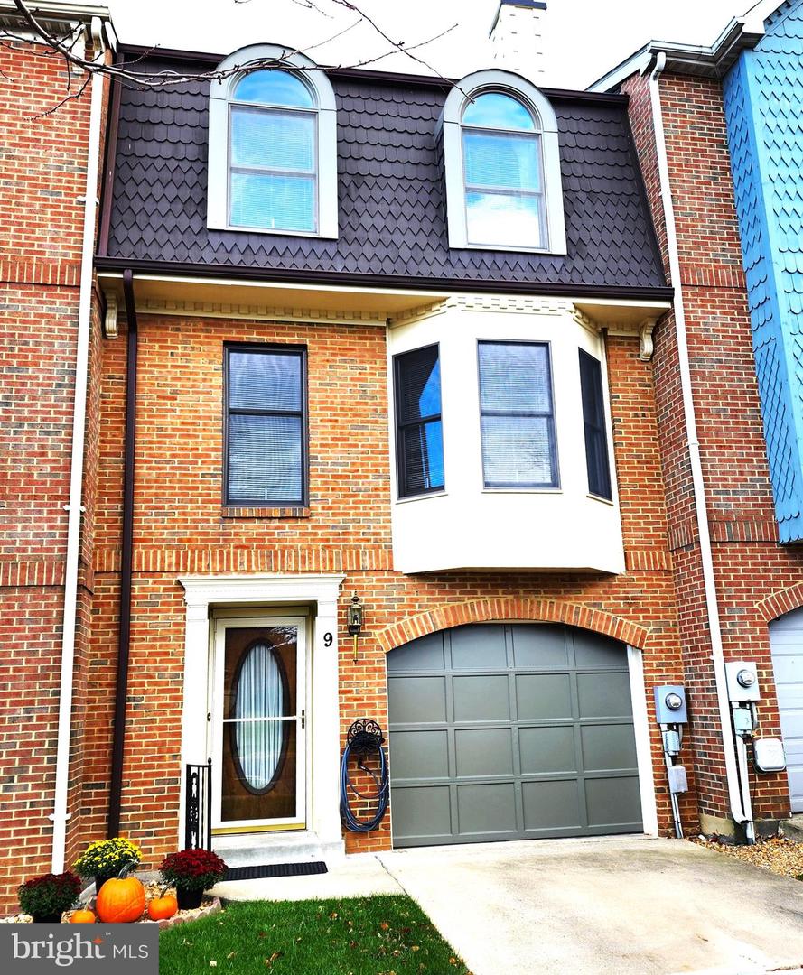9 Victoria Square, Frederick