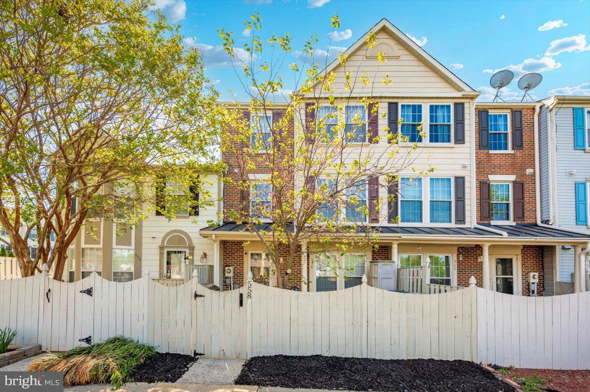 558 Hollyberry Way, Frederick