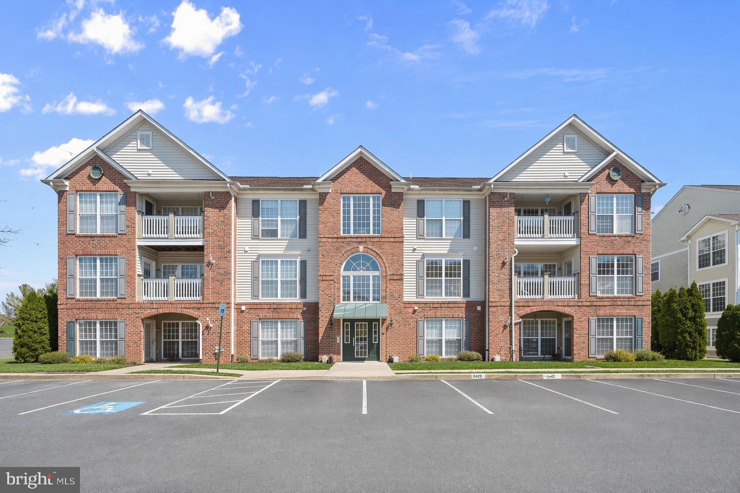 2504 Shelley Cir # 4-2D
