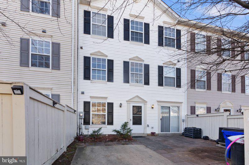 1013 Robin Hill Ter
