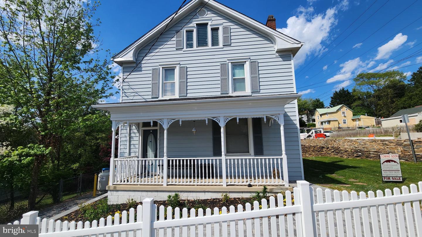1 W E Street W, Brunswick