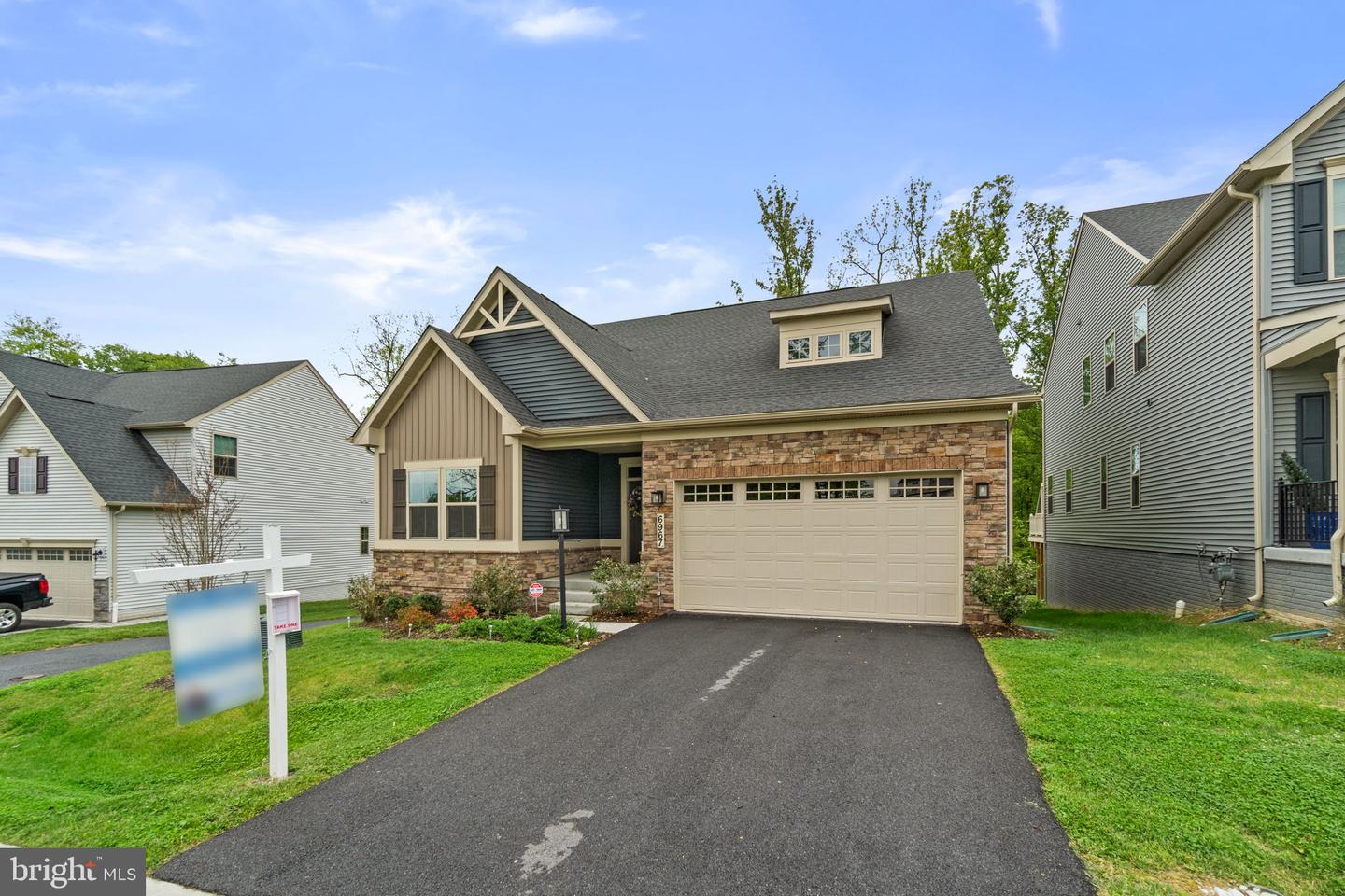 6967 Mandalong Way