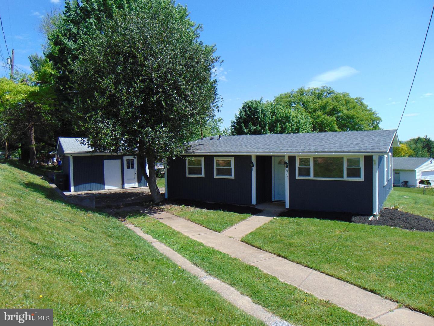 909 Oak Street, Frederick