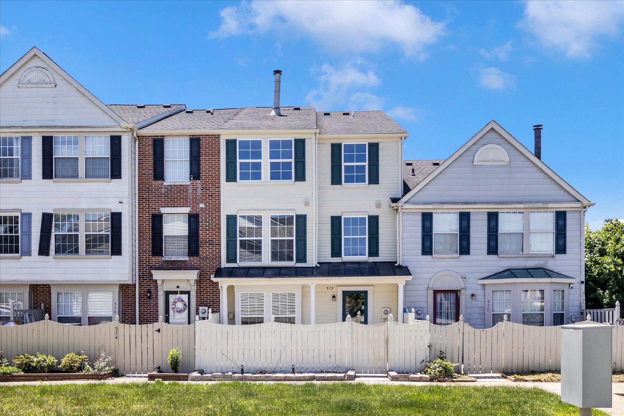 572 Hollyberry Way