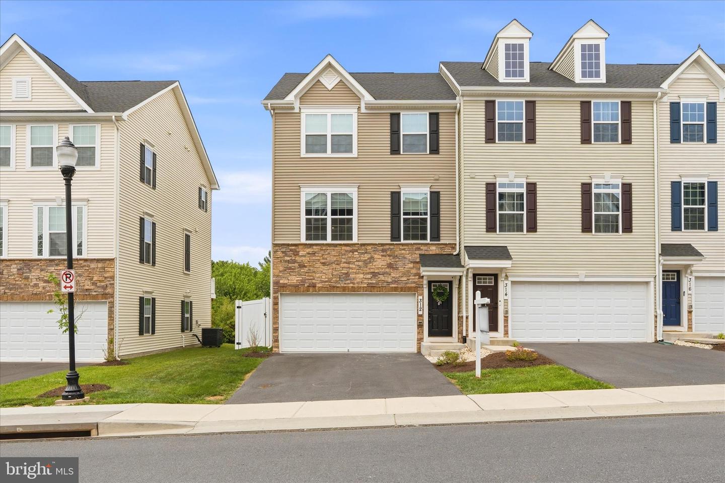 312 Pemberton Park Lane