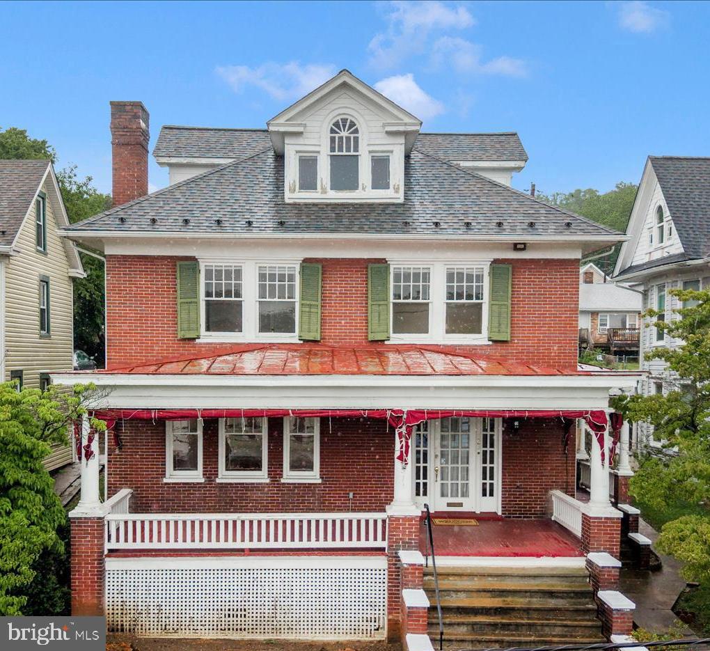 523 W Potomac St