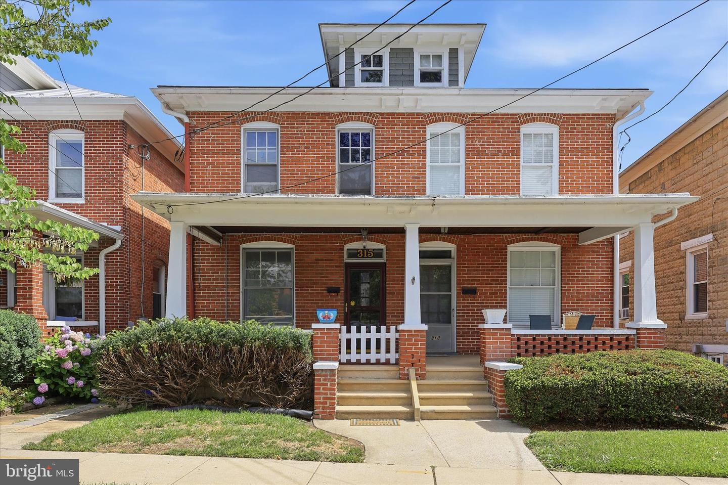 315 W 7th St
