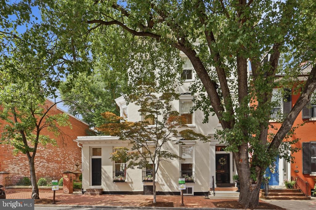 11 W Second Street