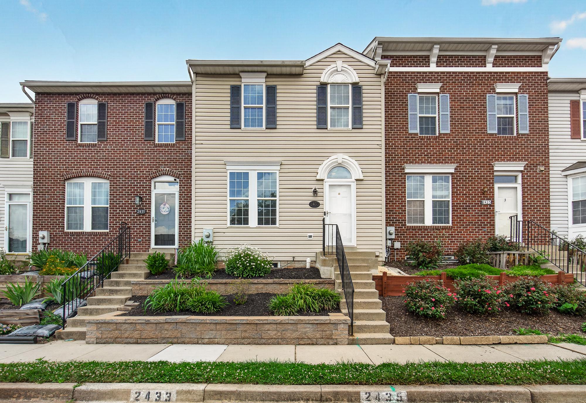 2433 Lakeside Dr