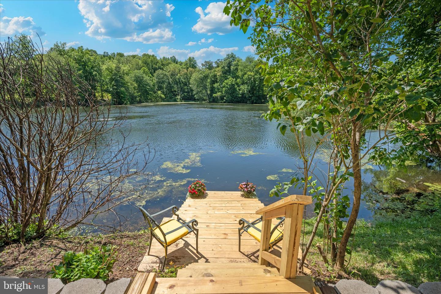 6594 Hemlock Point Road