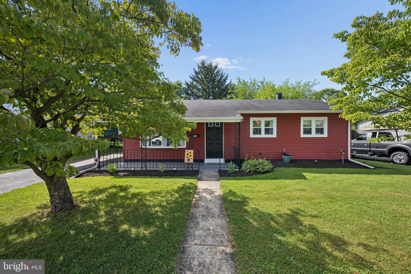 902 Young Place