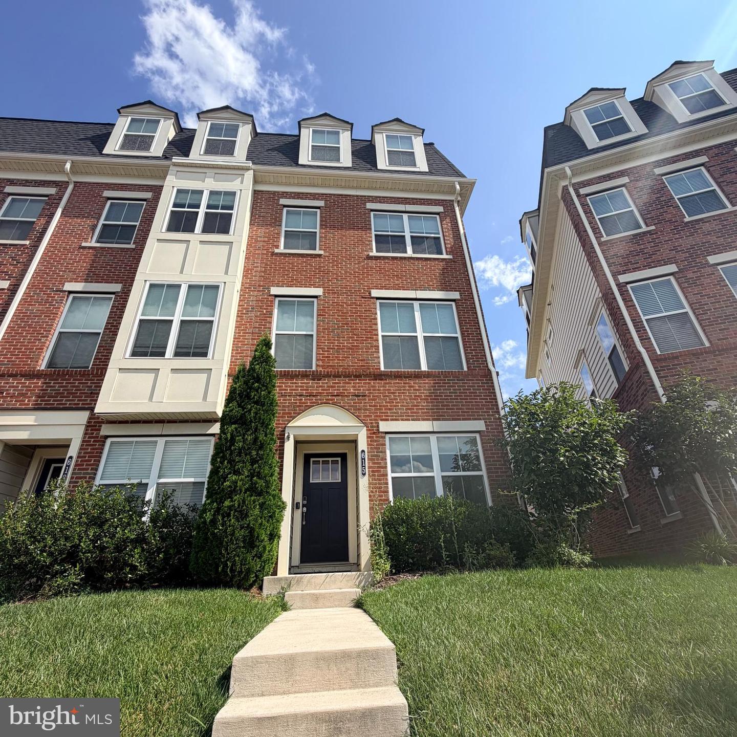 615 7th Street E