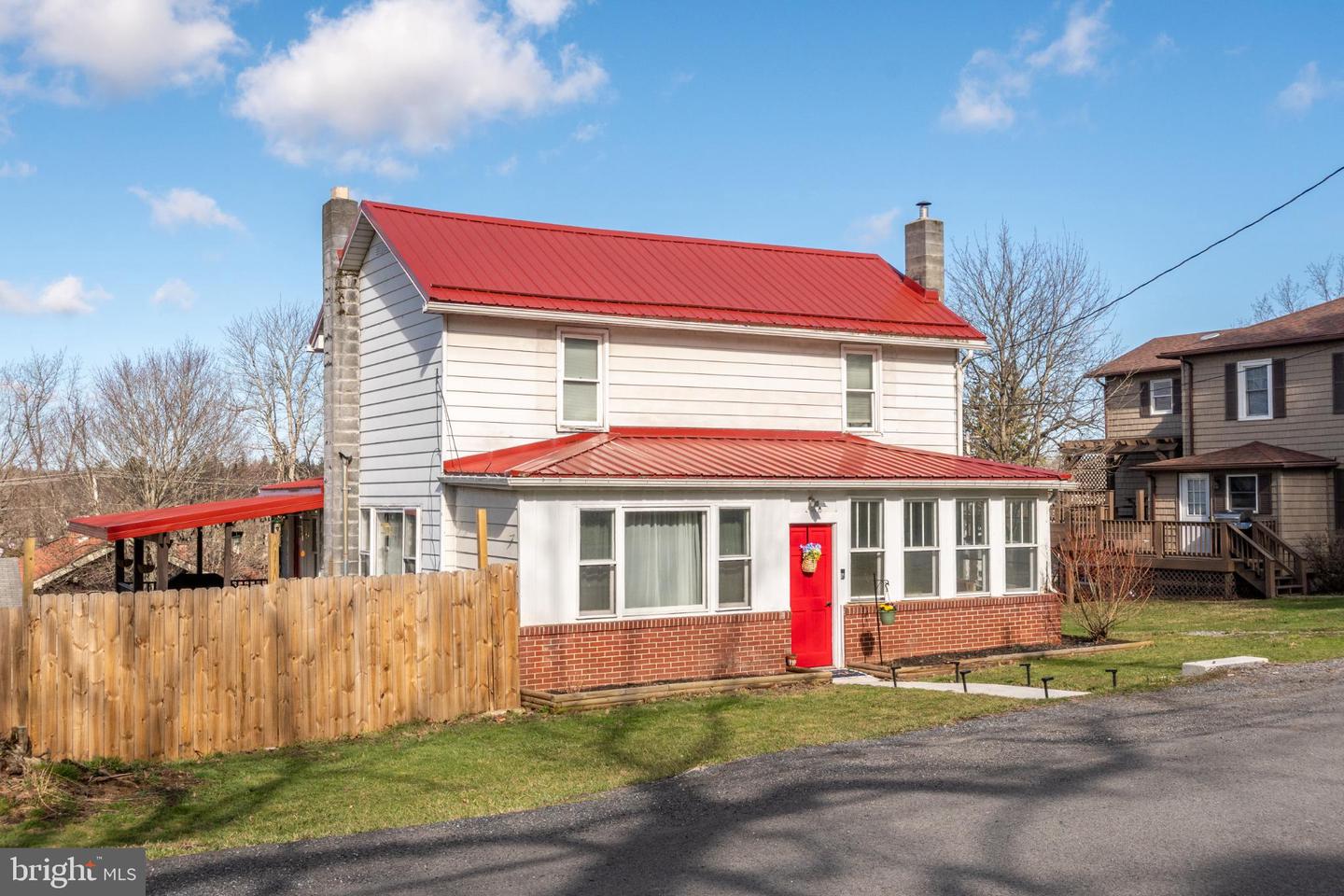 207 Shenandoah Avenue, Loch Lynn