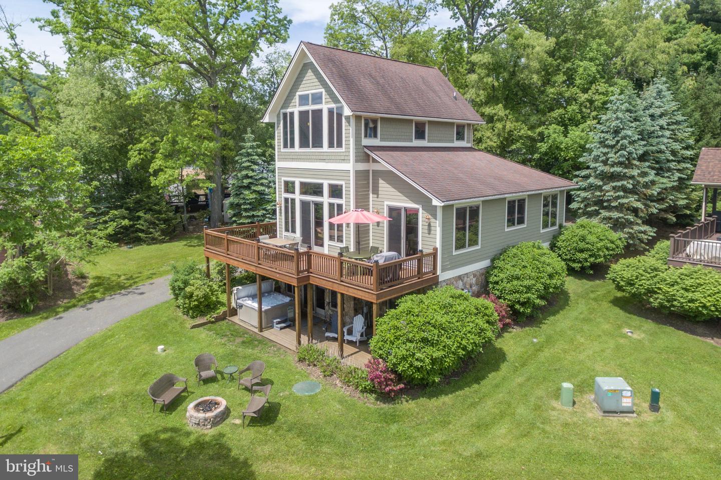 10 Walton Way Road, Mchenry
