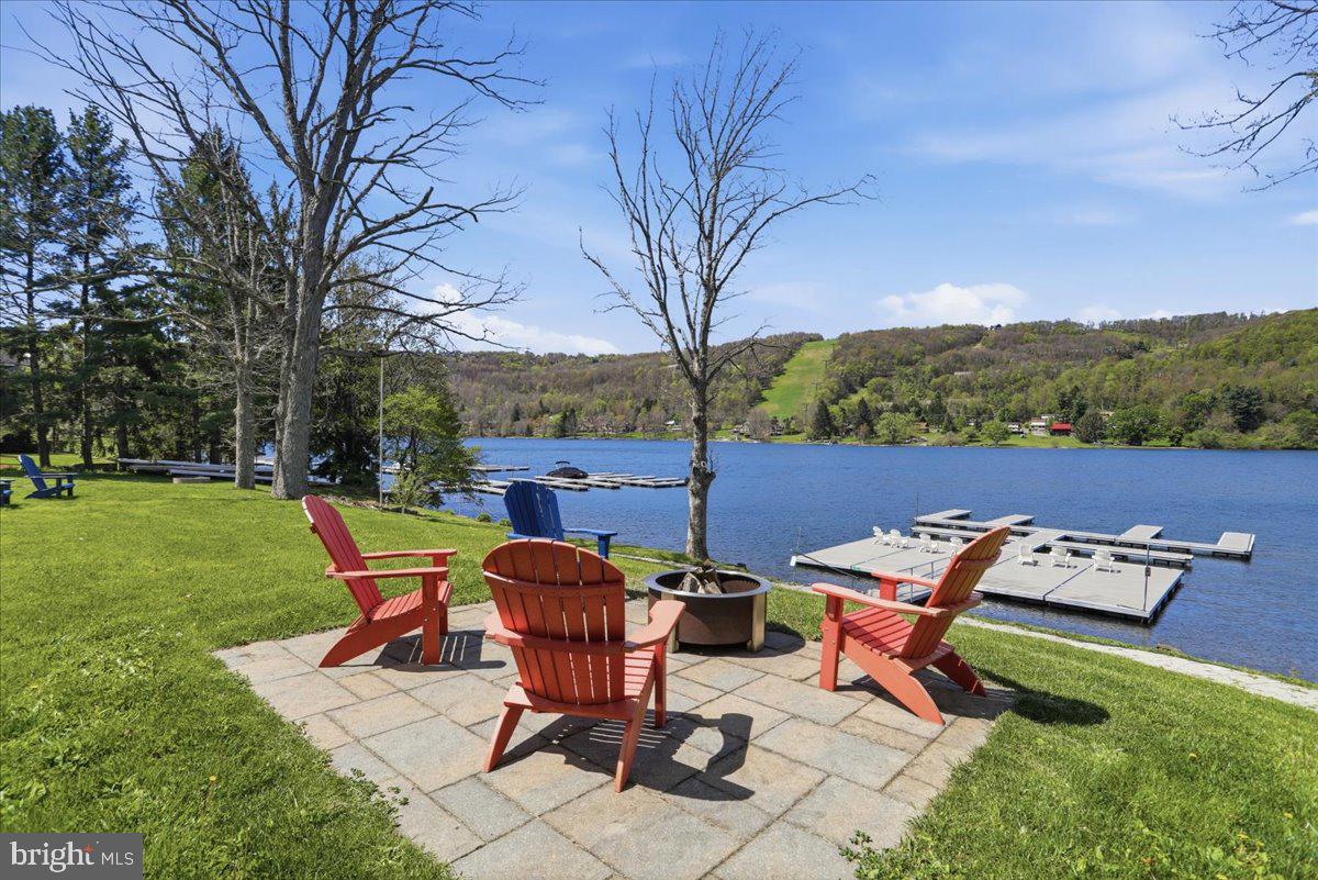 18 Lakeside Village Lane