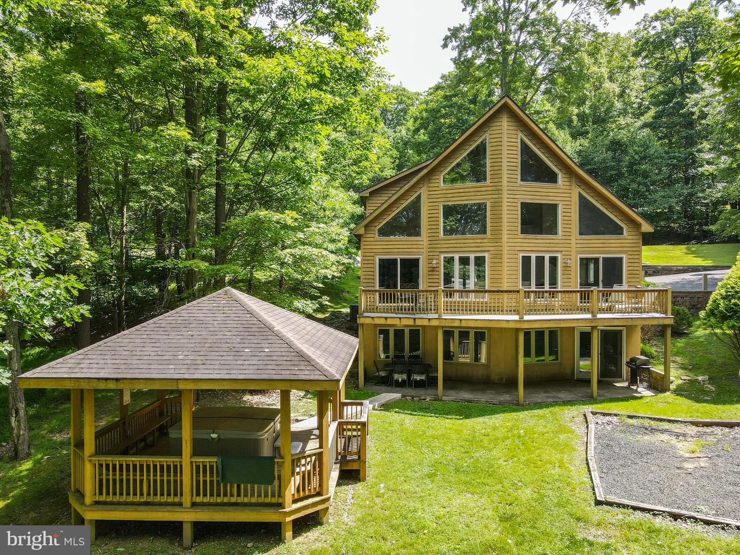 18 Mountainside Court