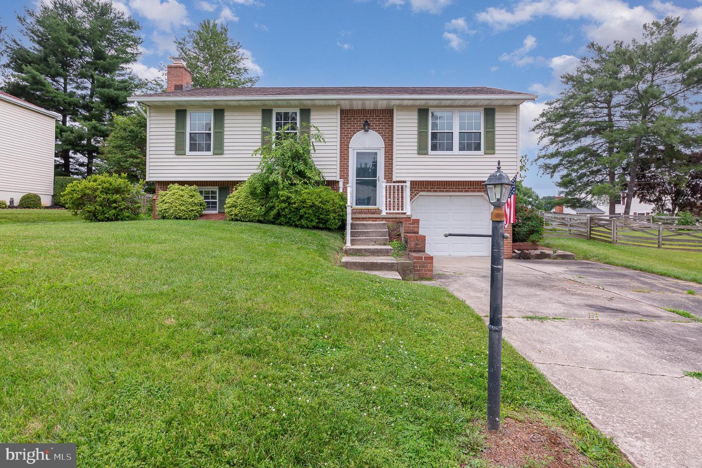 2943 Strathaven Lane, Abingdon